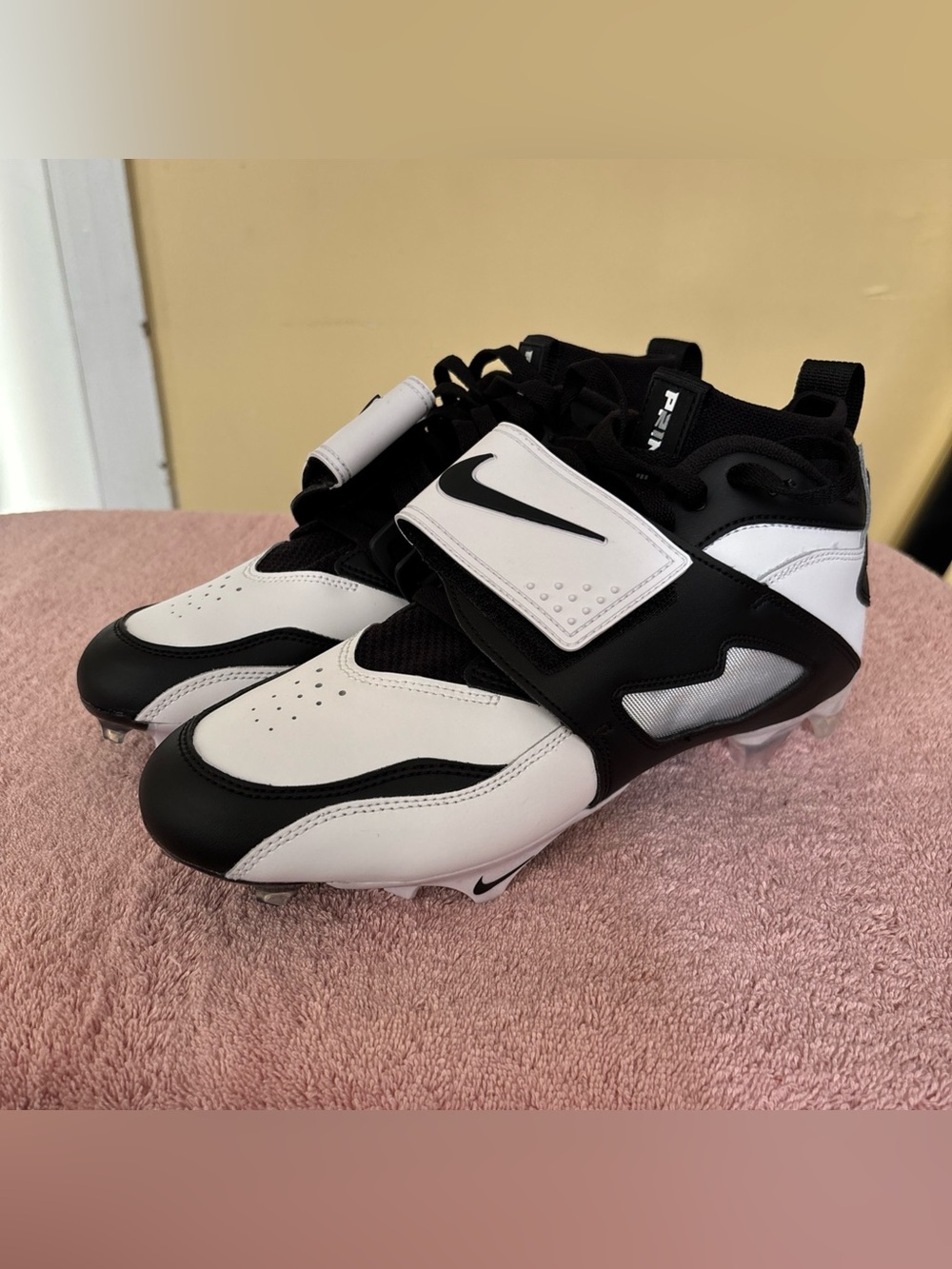 Size 9 Nike Vapor Edge Air Diamond Turf 93 TD ‘White Black’ 2025 HF5298-101